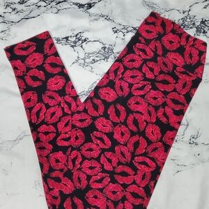 LuLaRoe Red Lip Print Leggings